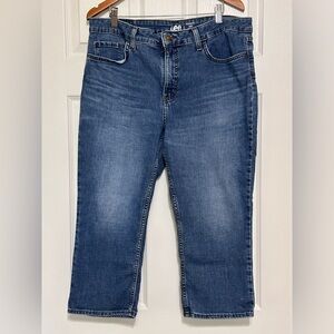 Lee mid rise denim capri women’s size 16